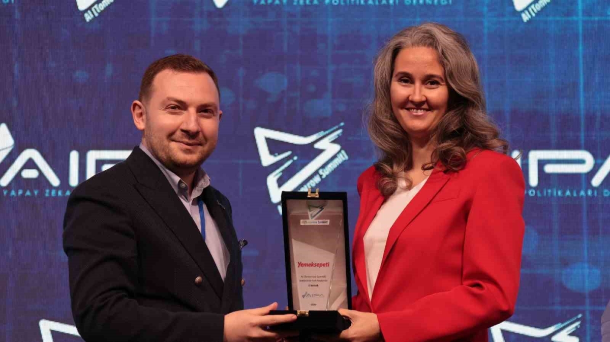 AI Tomorrow Summit 2024’te ‘E-Yemek’ ödülünün sahibi Yemeksepeti oldu
