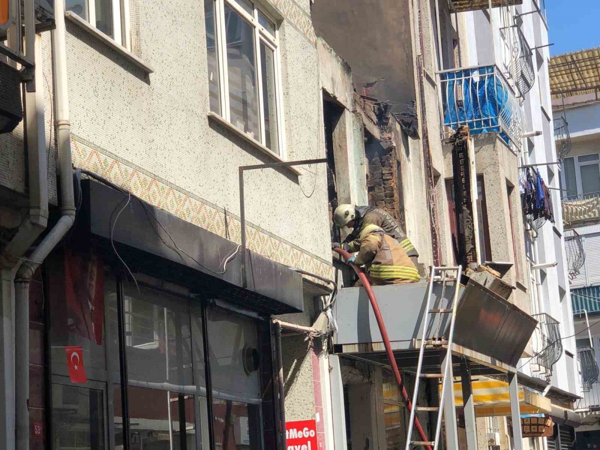 Ortaköy’de iki katlı binada yangın: İBB başkan adayının evi yandı

