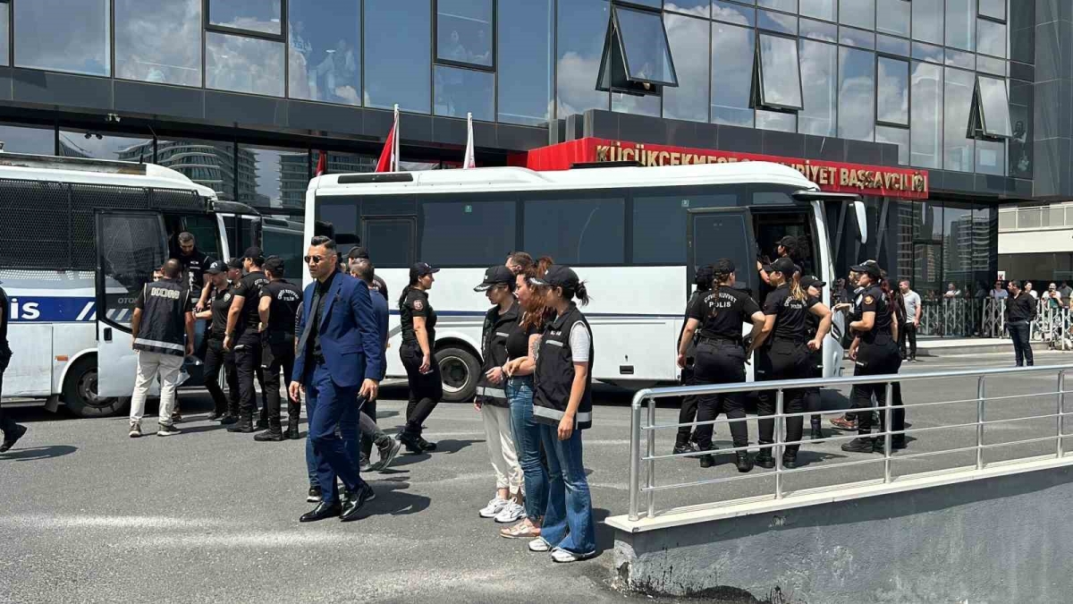 Fenomen soruşturmasında gözaltına alınan Neslihan ve İnanç Güngen’in de aralarında bulunduğu 45 şüpheli adliyede
