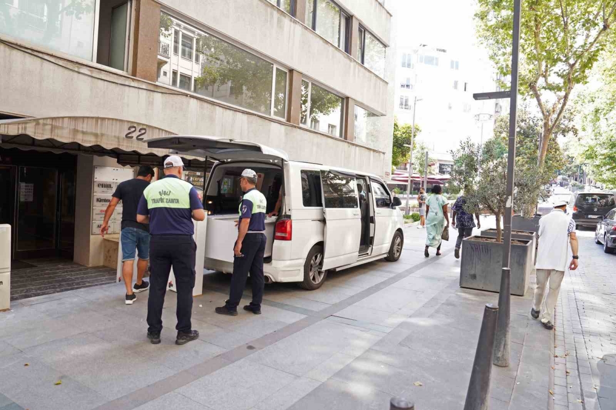 Şişli’de kaldırım işgali bitiyor: 60 araca toplam 58 bin 620 lira ceza
