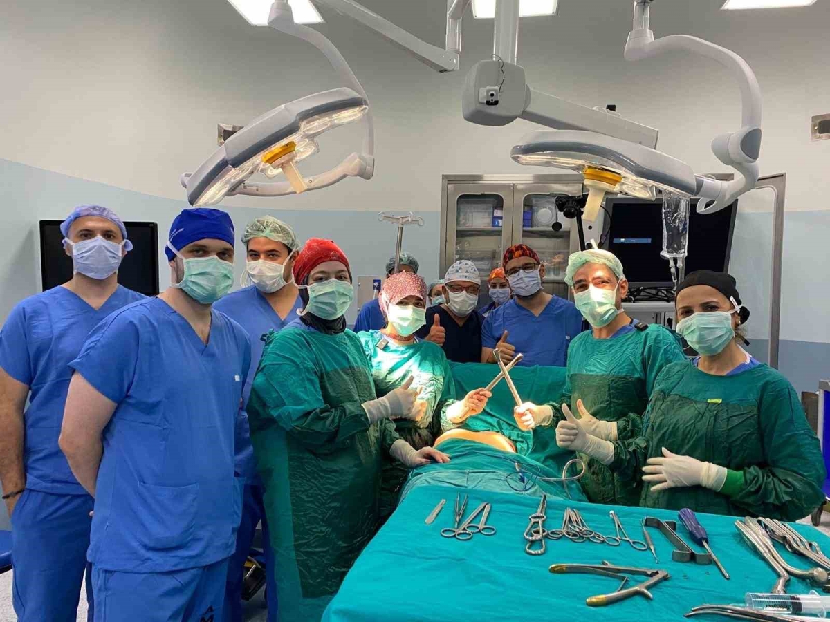 Pektus Canlı Cerrahisi Toplantısı’nda 3 hasta ameliyat edildi
