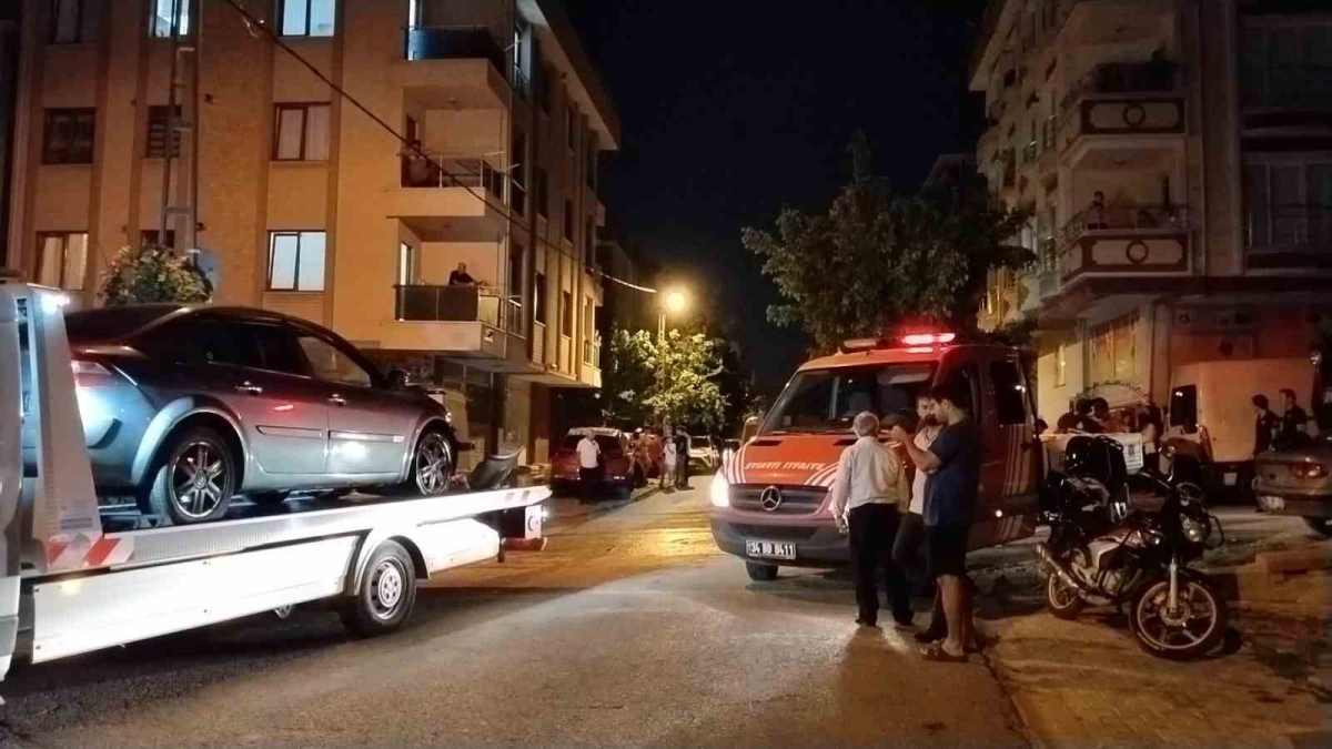 Çekmeköy’de çarpışan iki araçtan birisi yandı
