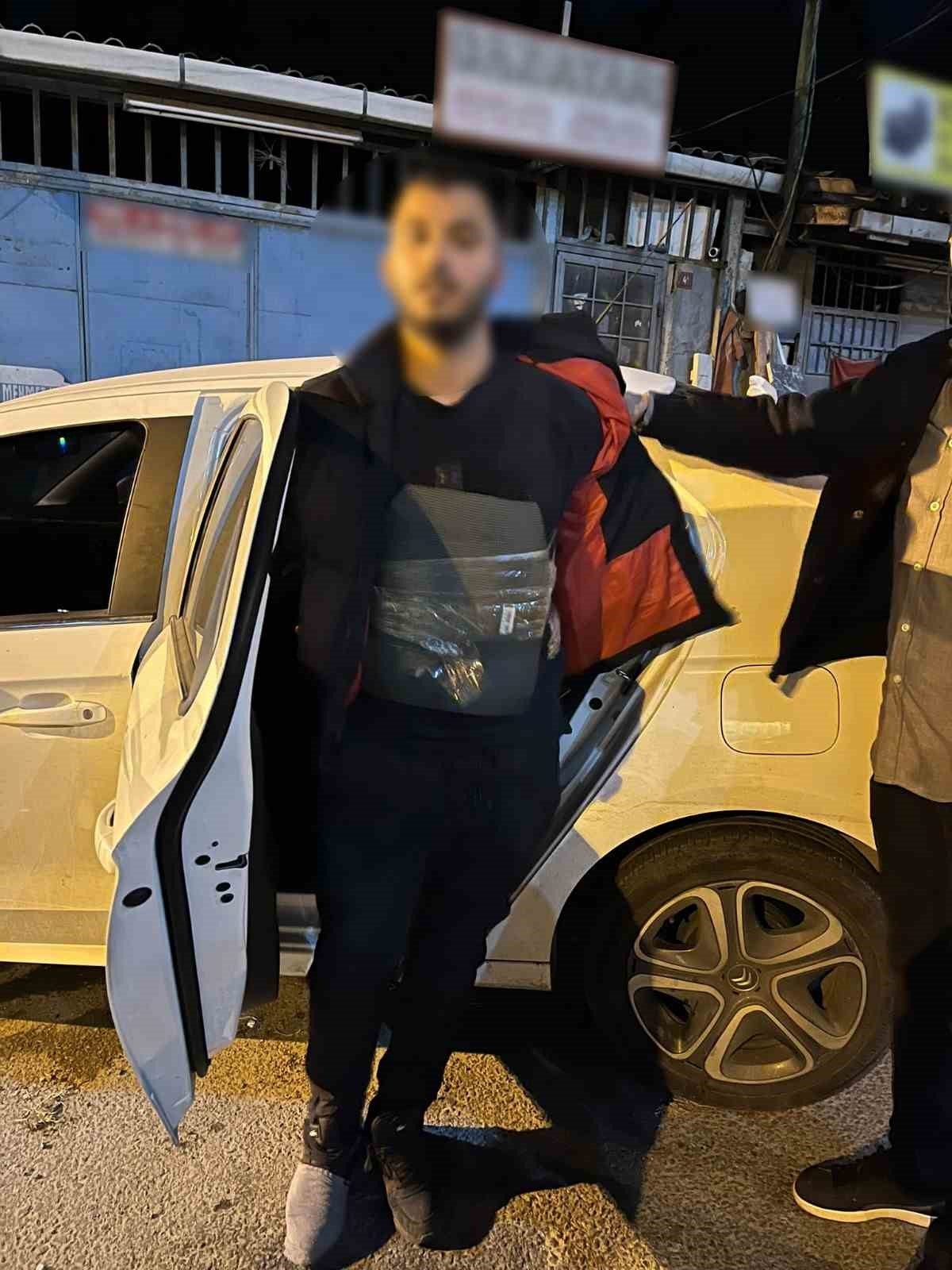 Beyoğlu’nda polisten kaçan şahıslardan biri tutuklandı
