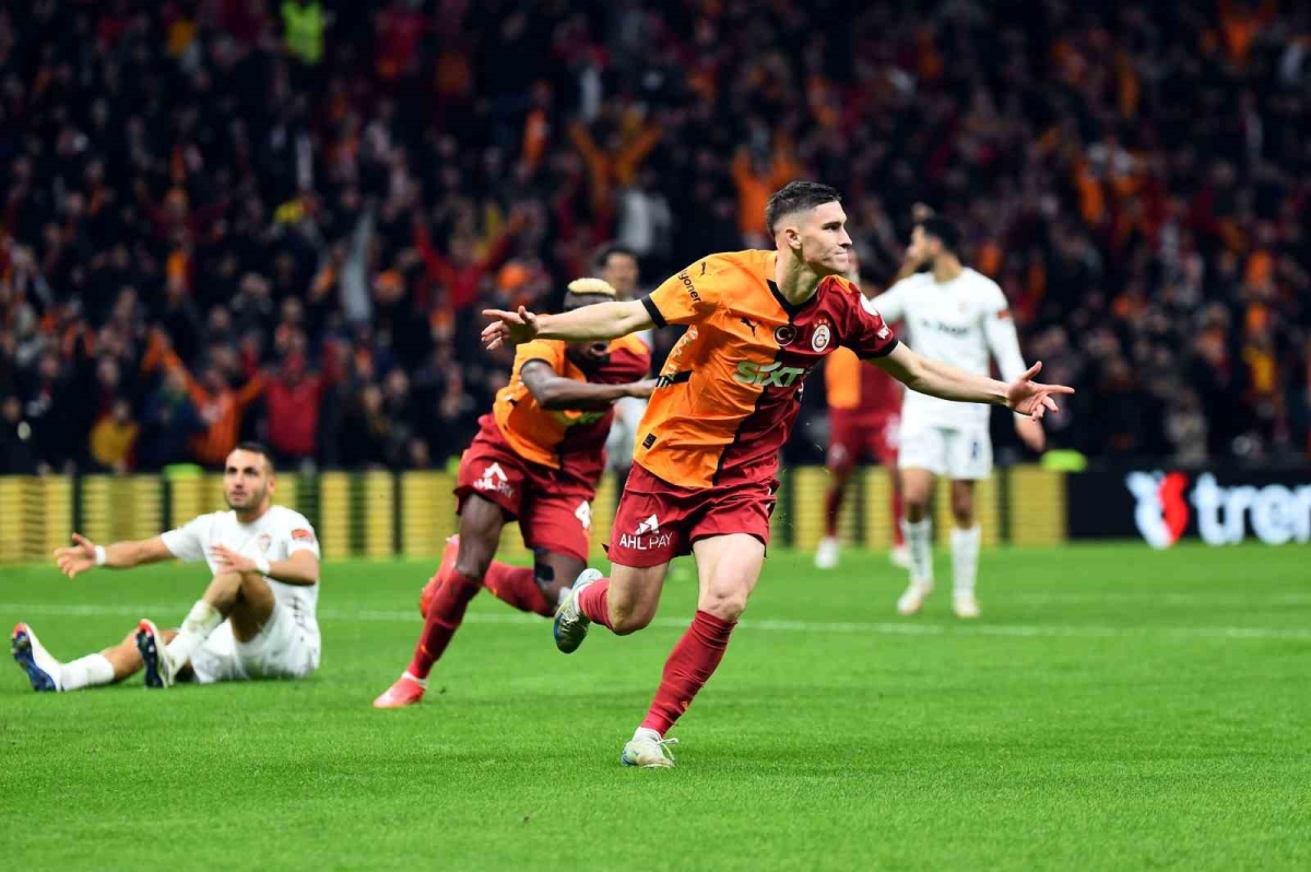 Roland Sallai ilk gol sevincini yaşadı
