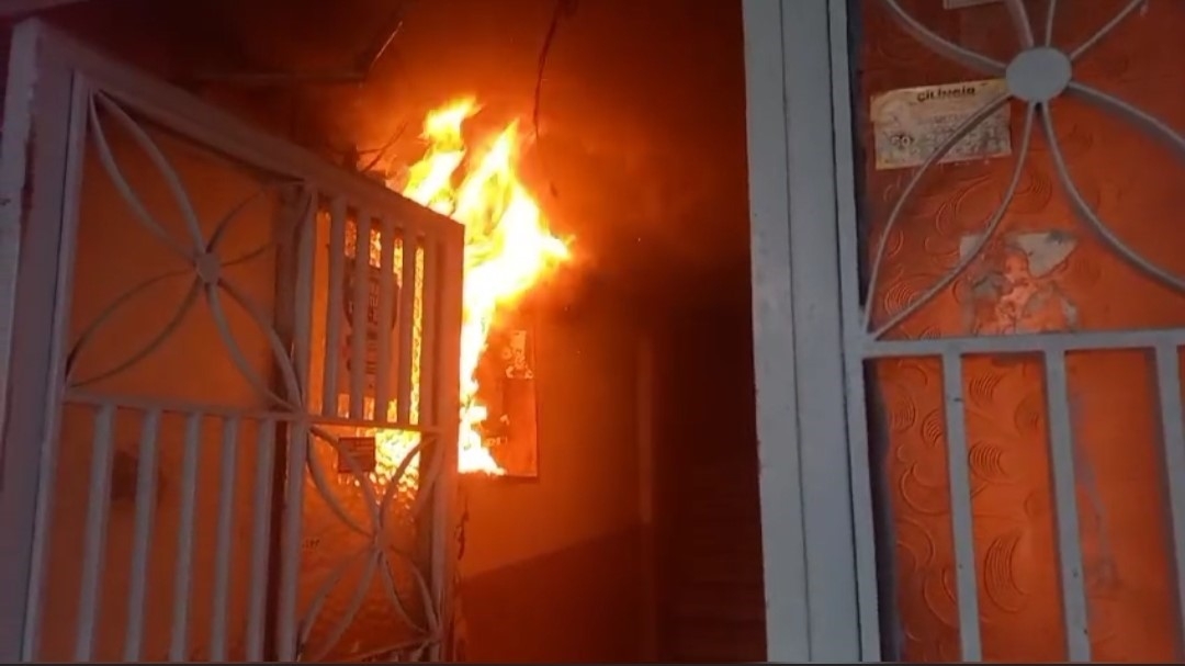 Sultangazi’de elektrik panosunda korkutan yangın
