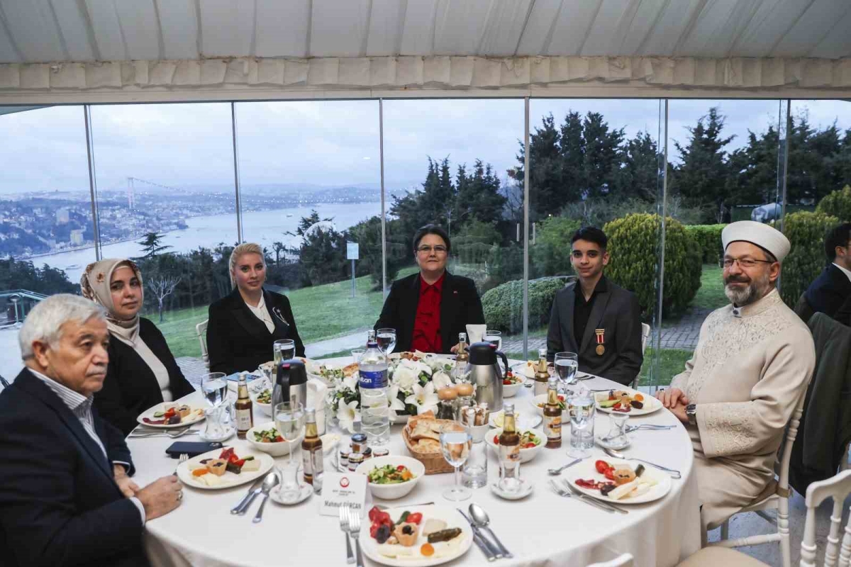 Diyanet İşleri Başkanı Erbaş, İstanbul’da şehit yakınları ve gazilerle iftarda buluştu
